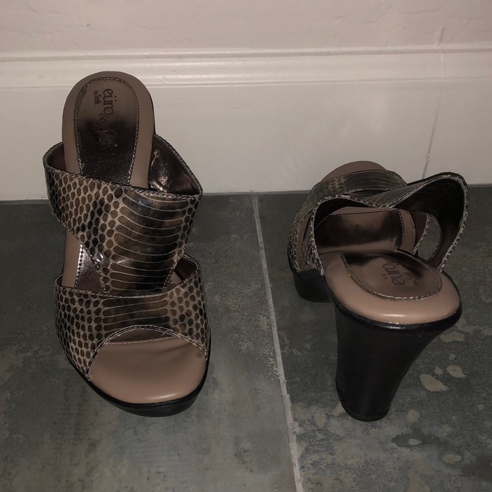 Sofft Slip on Snake Skin Heels SZ: 8.5